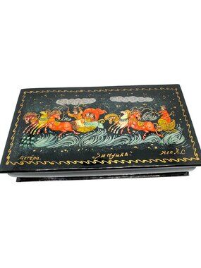 Mstera Russian Lacquer Box Hand-Painted Troika Scene 4x2x1 Inches Vtg